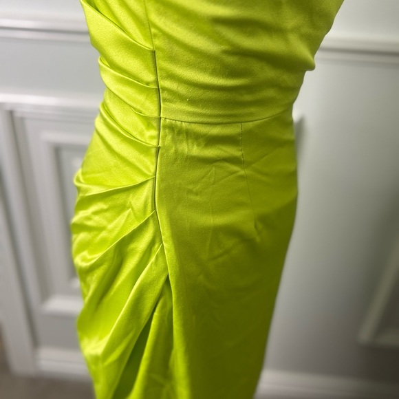 Elliatt Neon Yellow One-Shoulder Dress - Picture 10 of 17